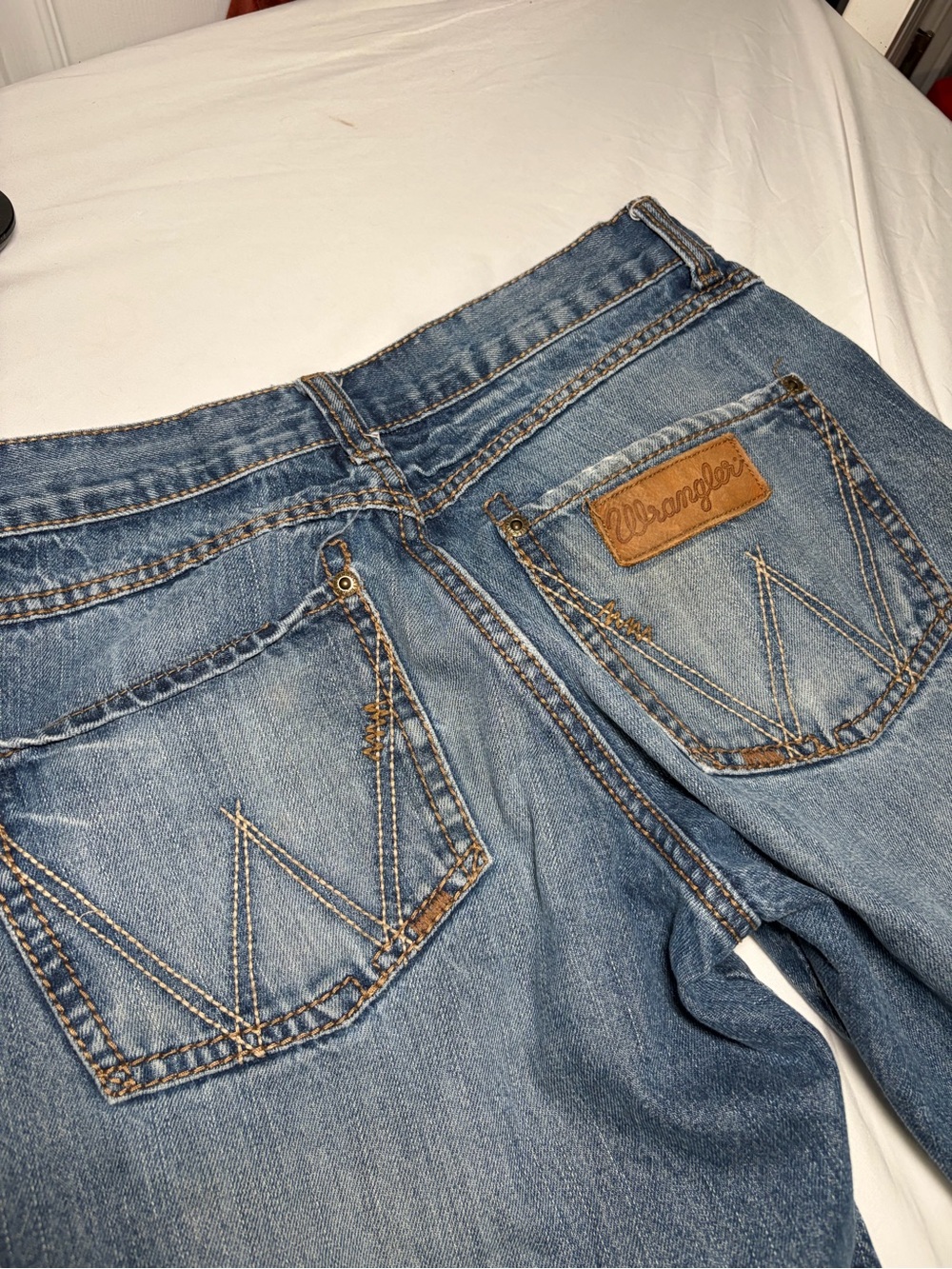 Wrangler Men's Relaxed Fit Light Blue Denim Jeans